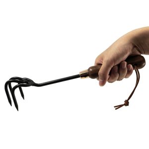 Garden 4 teeth cultivator with wooden handle -TG21041020-E
